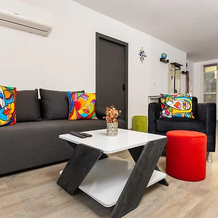 Top-floor Flat With Balcony By Flat Manаger Daire *