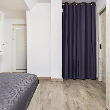 Top-floor Flat With Balcony By Flat Manаger Daire