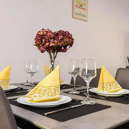 דירה Top-floor Flat With Balcony By Flat Manаger *