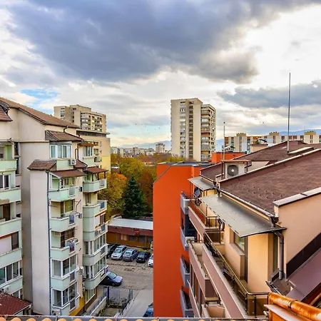Top-floor Flat With Balcony By Flat Manаger