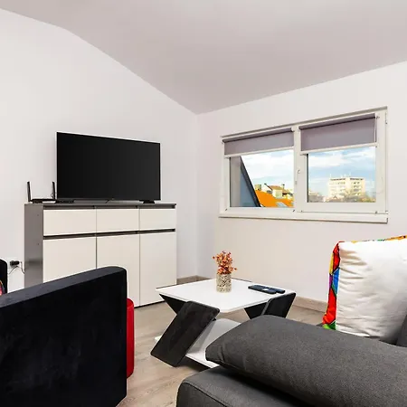 Top-floor Flat With Balcony By Flat Manаger דירה *