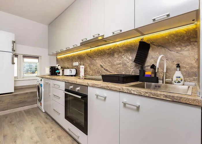 Top-floor Flat With Balcony By Flat Manаger Apartamento