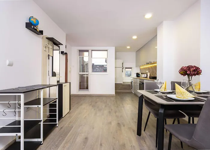 Top-floor Flat With Balcony By Flat Manаger Apartamento Plovdiv