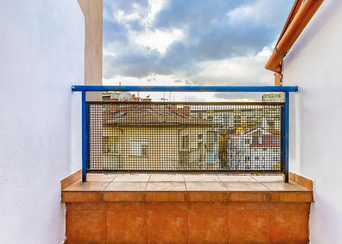 דירה Top-floor Flat With Balcony By Flat Manаger *